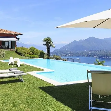 Magognino Sleeps 10 Air Con Villa