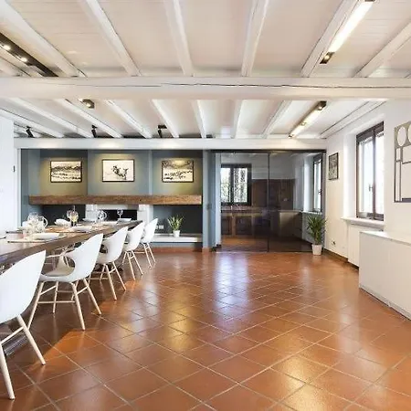Magognino Sleeps 10 Air Con Villa