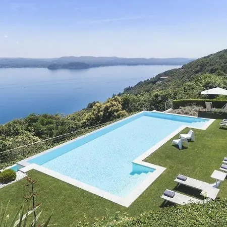 Magognino Sleeps 10 Air Con Villa