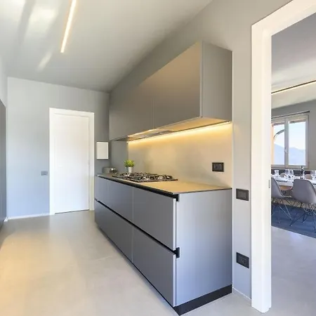 Magognino Sleeps 10 Air Con Stresa