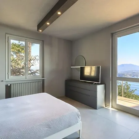 Magognino Sleeps 10 Air Con Villa *