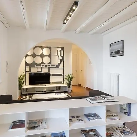 Magognino Sleeps 10 Air Con Villa