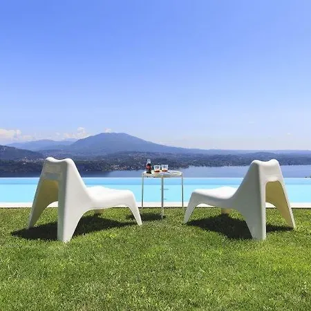 Magognino Sleeps 10 Air Con Villa