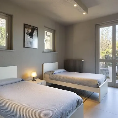 Magognino Sleeps 10 Air Con * Stresa